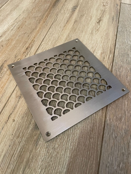 Вентиляционная решетка из нержавеющей стали NR 03 150х150